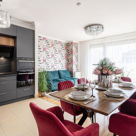 Penthouse Three Bedrooms, Three Balconies Apartment With Free Parking In Kiraly Street Budapest Exterior foto