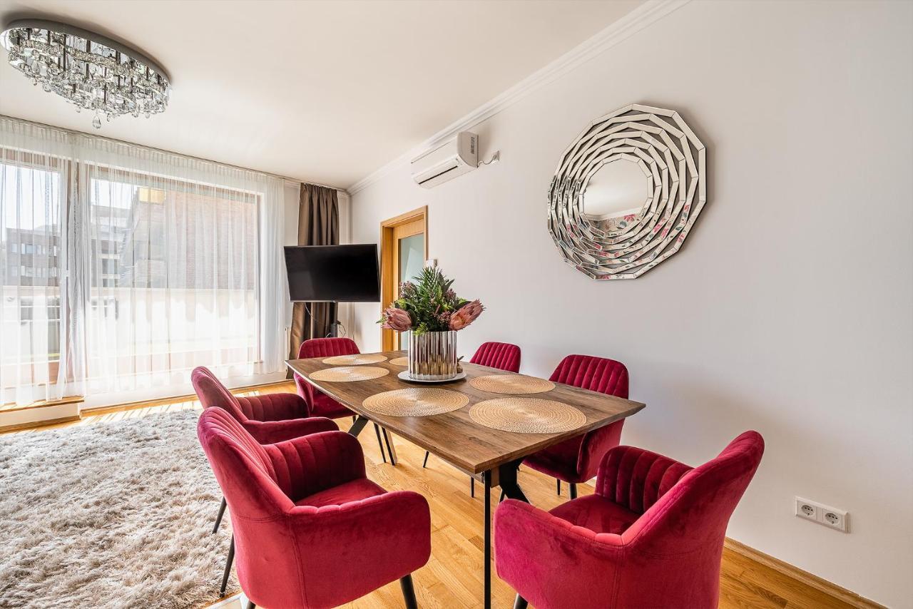 Penthouse Three Bedrooms, Three Balconies Apartment With Free Parking In Kiraly Street Budapest Exterior foto
