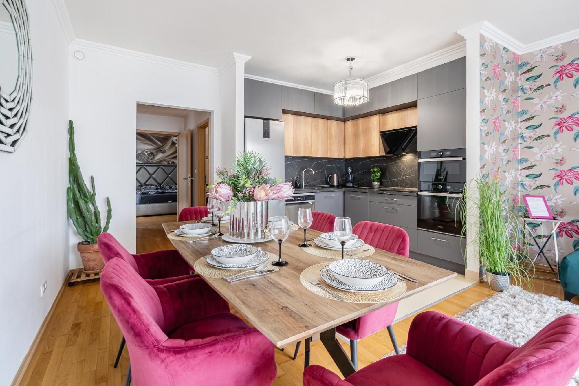 Penthouse Three Bedrooms, Three Balconies Apartment With Free Parking In Kiraly Street Budapest Exterior foto